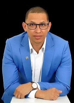 El Derecho al Trabajo y los Desafíos de los Buhoneros en Santo Domingo Este.